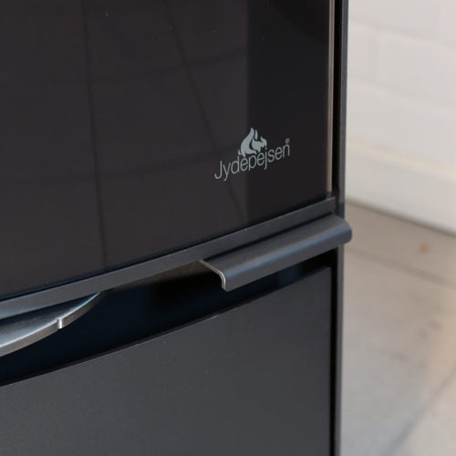 Jydepejsen Bella Wood Burning Stove with Side Glass (Outside Air)