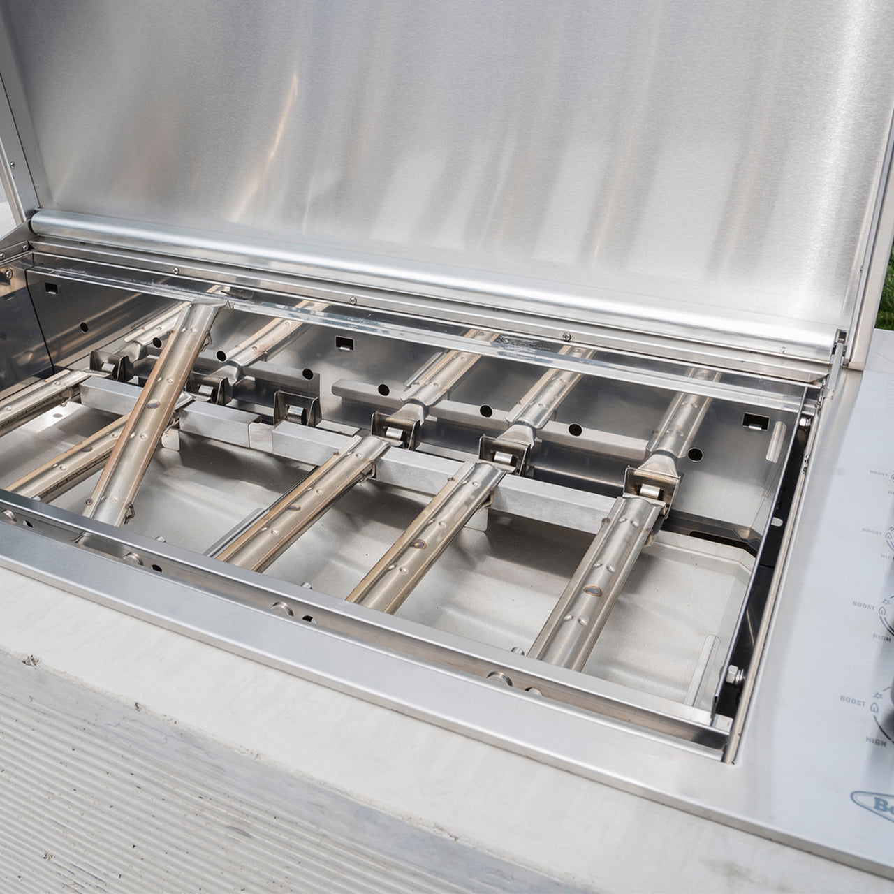 Proline (304 stainless steel) - 6 Burner Built in BBQ With Flat Lid Under Burners