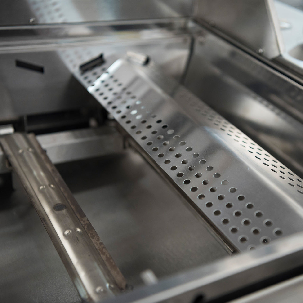 Proline (304 stainless steel) - 6 Burner Built in BBQ With Flat Lid Burner