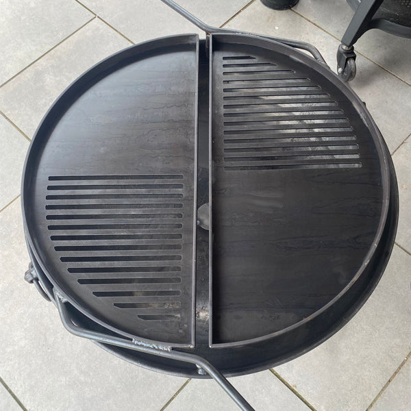 The two half plate, half bar swing arm BBQ racks supplied with the BBQ King 80