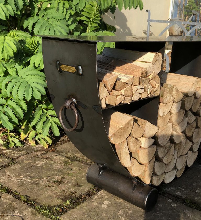 Half circular log store with logs, viewed from the side