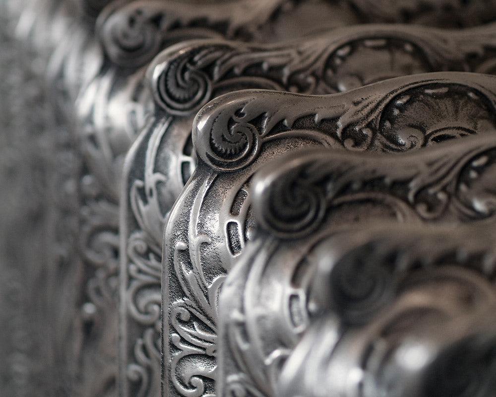 Carron Rococo 3 Column cast iron radiator, 780mm hand burnished top detail